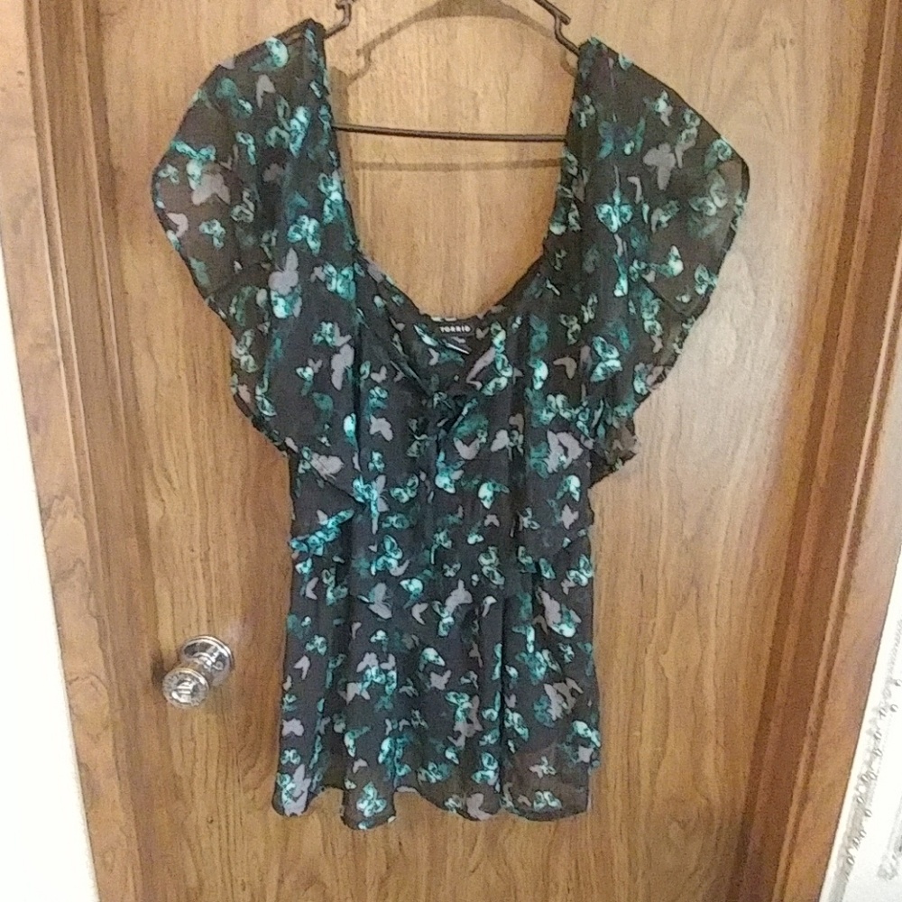 Torrid size 1 off shoulder blouse